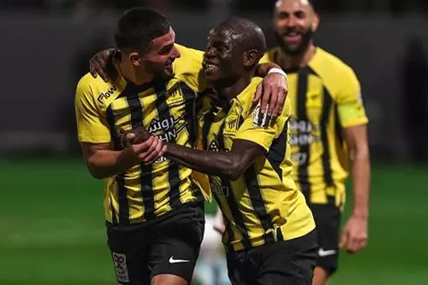 جيرارد في خطر.. اتحاد جدة يتمسك بصدارة الدوري السعودي برباعية أمام الاتفاق 